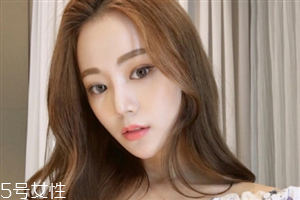 凌亂小卷中長發(fā)怎么弄好看？超美的凌亂小卷中長發(fā)