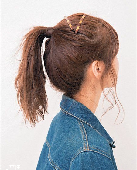 冬天系圍巾怎么扎頭發(fā)？適合搭配羽絨服的發(fā)型