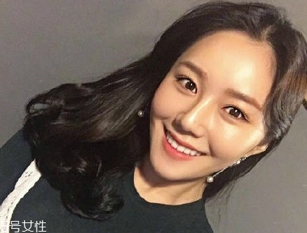 凌亂小卷中長發(fā)怎么弄好看？超美的凌亂小卷中長發(fā)