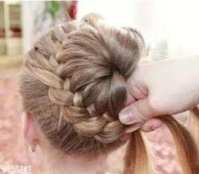 小女孩扎什么頭發(fā)好看？小公主發(fā)型大全