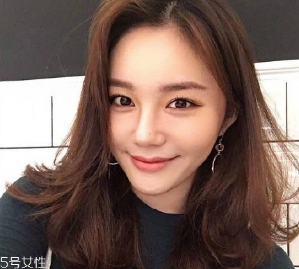 凌亂小卷中長發(fā)怎么弄好看？超美的凌亂小卷中長發(fā)