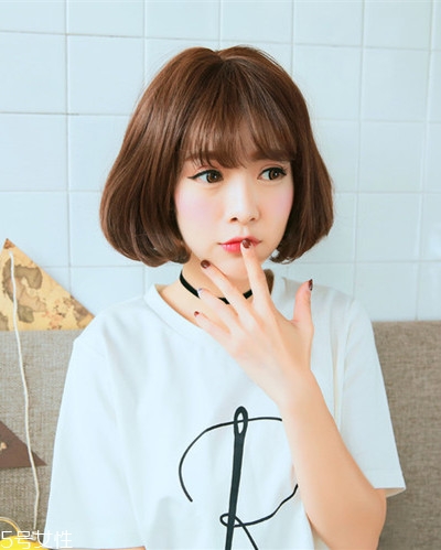 小個(gè)子女生適合什么發(fā)型？蓬松隨意效果