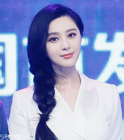女生冬天長發(fā)怎么編好看？長發(fā)妹紙才懂得的痛