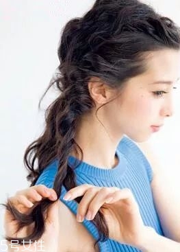 女生冬天長發(fā)怎么編好看？長發(fā)妹紙才懂得的痛