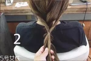 女生冬天長發(fā)怎么編好看？長發(fā)妹紙才懂得的痛