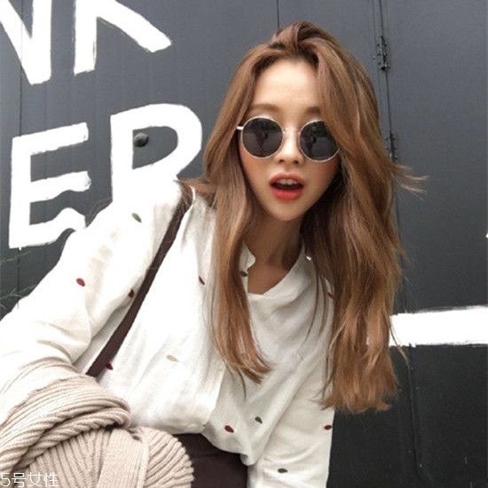 凌亂小卷中長發(fā)怎么弄好看？超美的凌亂小卷中長發(fā)