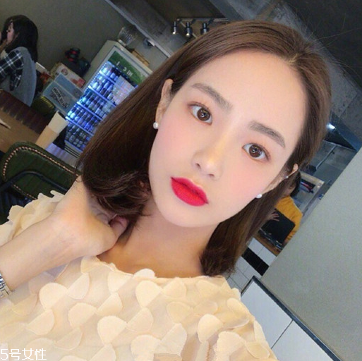 齊肩直發(fā)染什么顏色好看？簡單好看的齊肩發(fā)扎法