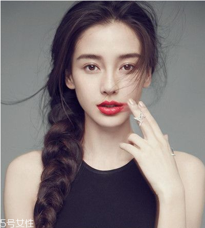 女生冬天長發(fā)怎么編好看？長發(fā)妹紙才懂得的痛