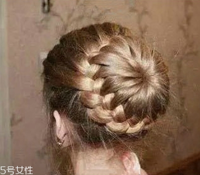 小女孩扎什么頭發(fā)好看？小公主發(fā)型大全