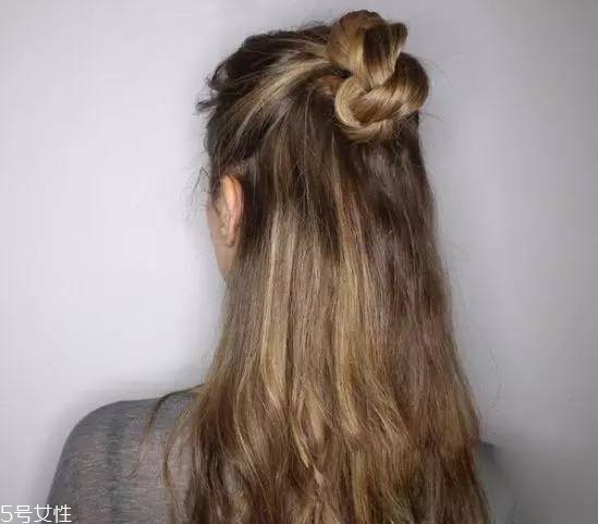 女生冬天長發(fā)怎么編好看？長發(fā)妹紙才懂得的痛