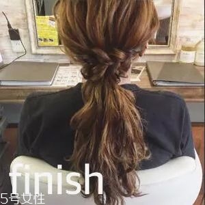 女生冬天長發(fā)怎么編好看？長發(fā)妹紙才懂得的痛