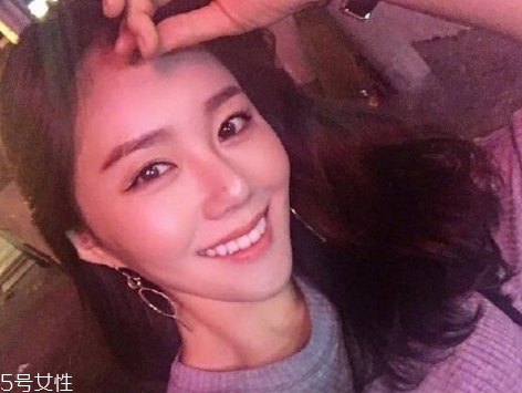 凌亂小卷中長發(fā)怎么弄好看？超美的凌亂小卷中長發(fā)