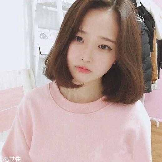 2018冬天流行什么發(fā)色？簡單漂亮的披肩發(fā)