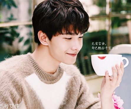 嬌蘭親親567是什么顏色？活色生香吻的秘訣