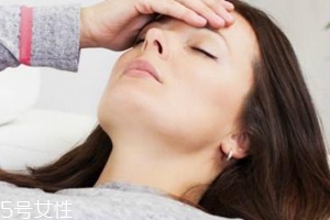 經(jīng)期怎么護膚保養(yǎng)皮膚？4招教你搞定經(jīng)期肌膚問題