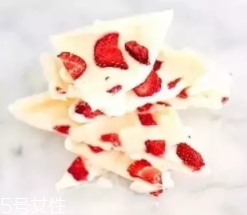 君樂(lè)寶芝士酸奶怎么喝？卡死在插吸管這一步