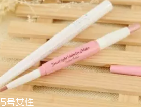 臥蠶和眼袋的區(qū)別是什么？臥蠶是肌肉眼袋是肥肉