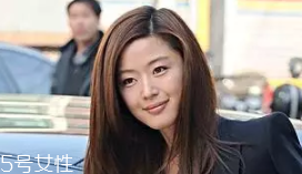 臥蠶和眼袋的區(qū)別是什么？臥蠶是肌肉眼袋是肥肉