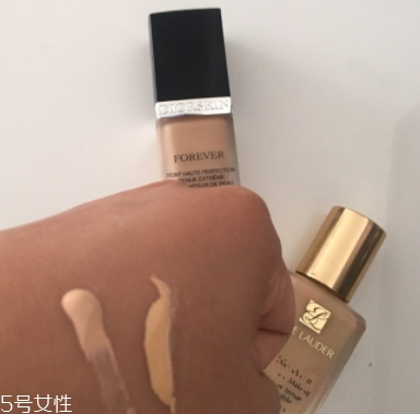 雅詩蘭黛和dior迪奧粉底液哪個好？