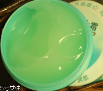 冬季臉部干燥如何補(bǔ)水？超便宜國(guó)貨補(bǔ)水神器