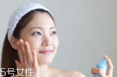 保濕爽膚水什么時候用？早中晚都必須用