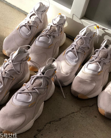 bristol studio與adidas crazy byw聯(lián)名款在哪買_多少錢(qián)？