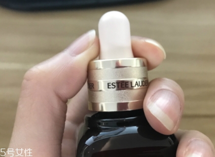 雅詩蘭黛適合油性皮膚嗎？