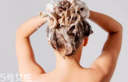 不洗頭怎么去油？三個方法三天不洗頭