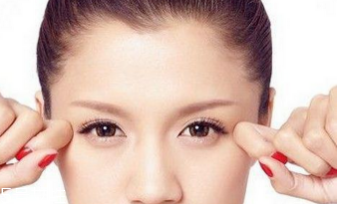 眼睛小怎么變大？畫一個臥蠶立即變大