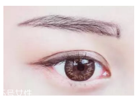 眼睛小怎么變大？畫一個臥蠶立即變大