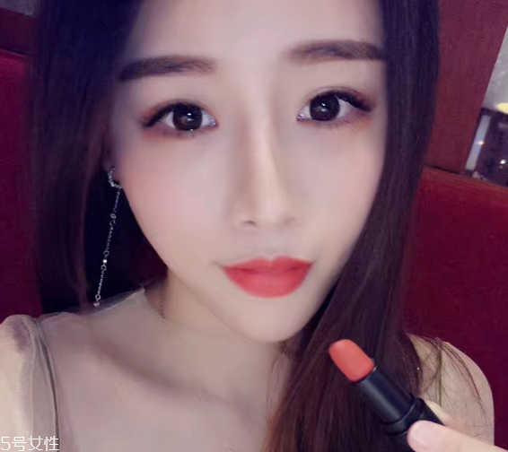素顏適合什么顏色口紅？增添氣色又顯白