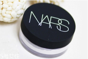 NARS蜜粉餅好用嗎？上班族控油神器