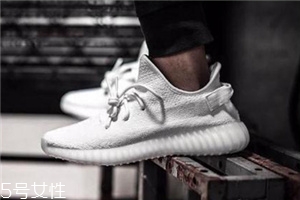 運(yùn)動(dòng)鞋可以用水泡嗎？切忌長(zhǎng)時(shí)間浸泡