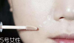 怎么遮瑕雀斑效果最好？雀斑遮瑕少不了遮瑕筆