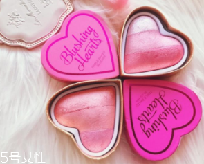 makeup revolution心形腮紅好用嗎？微閃蜜桃色彩
