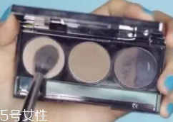 怎么把鼻梁畫高？小白都能駕馭的四步鼻梁修容法