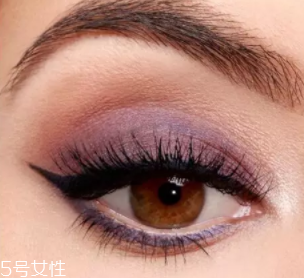 紫色眼影怎么畫好看？淡紫色超有女人味