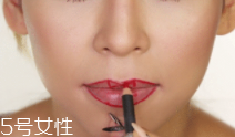 橢圓形嘴唇怎么涂口紅？勾勒唇線讓唇形完美