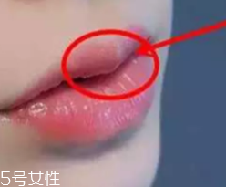 橢圓形嘴唇怎么涂口紅？勾勒唇線讓唇形完美