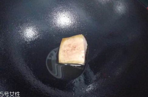 琺瑯鍋可以炒菜嗎？要選對琺瑯鍋