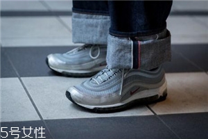 運動鞋不跟腳怎么辦？找準原因?qū)ΠY下藥