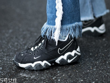 運動鞋不防滑怎么辦？一盒創(chuàng)可貼就能解決