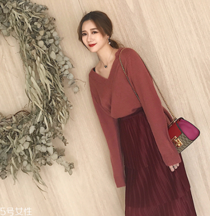毛衣搭配什么裙子好看？優(yōu)雅迷人過新年