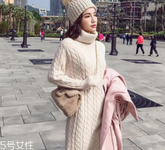 長款毛衣怎么搭配外套？六款毛衣連衣裙怎么搭都好看