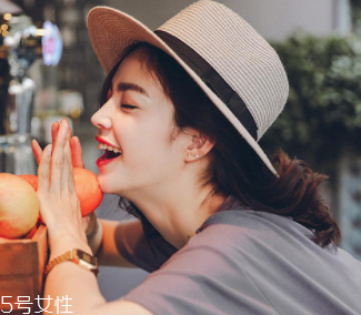 戴什么帽子顯臉小？寬檐帽讓臉看起來小