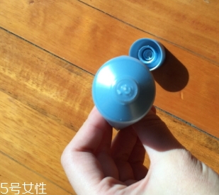 雅詩蘭黛卸妝乳怎么用？