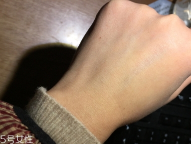 雅詩蘭黛卸妝乳怎么用？