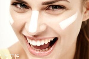 隔離霜怎么洗干凈？卸妝油最適合卸除隔離霜