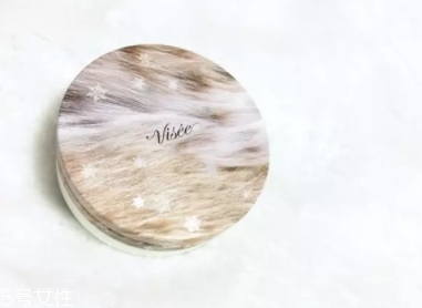2018蜜粉餅?zāi)膫€牌子好？