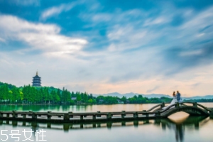 2018春節(jié)去杭州旅游帶什么防曬？防曬噴霧最方便